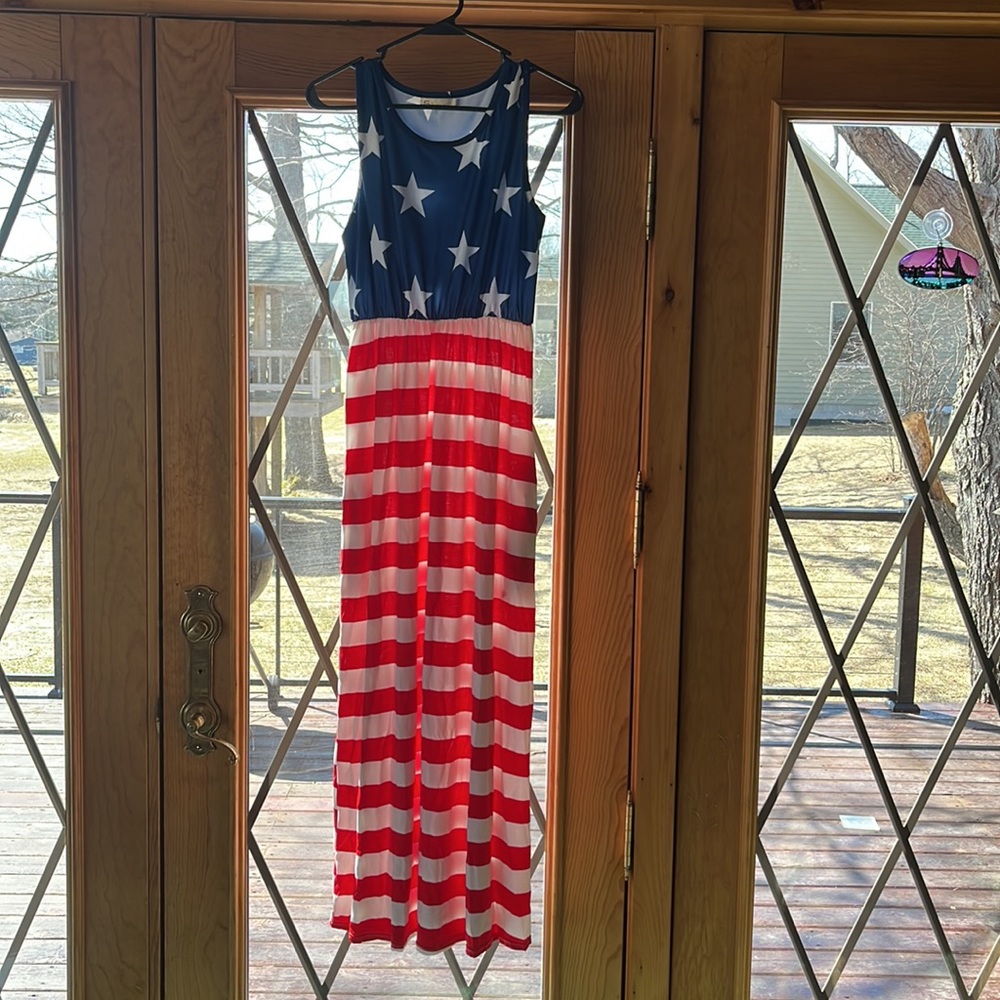 NWOT MAXI AMERICAN FLAG DRESS , MEDIUM